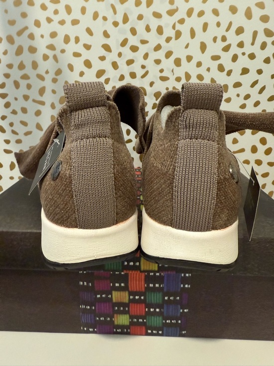 Bernie Mev 5/5.5 Girls Slip-On Sneakers NWT - Picture 3 of 7